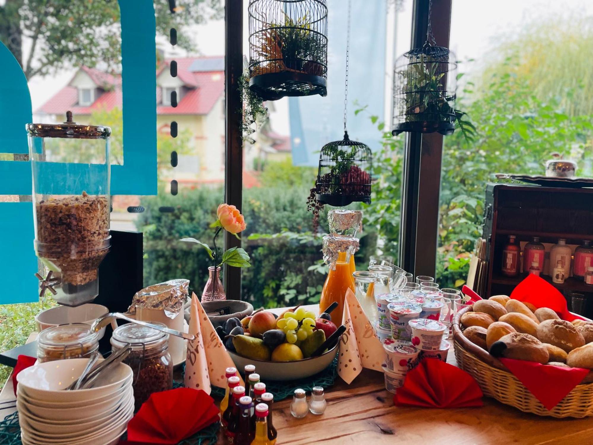 Zum Rayers Cafe-Restaurant & Boutique-Hotel Niederrotweil Dış mekan fotoğraf